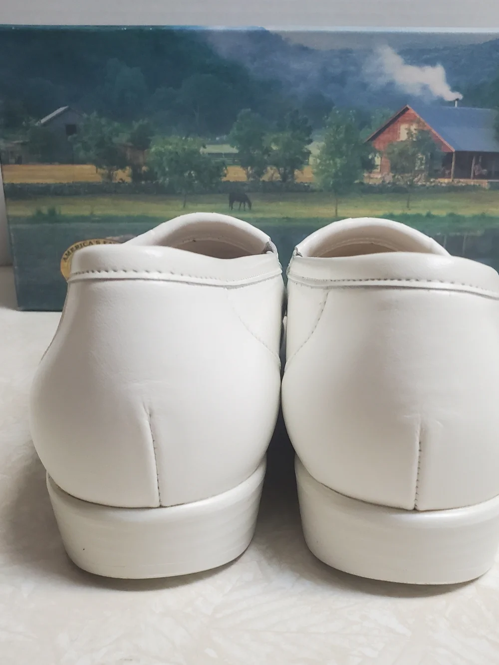 NIB SAS White Leather Tassel Loafers for Women